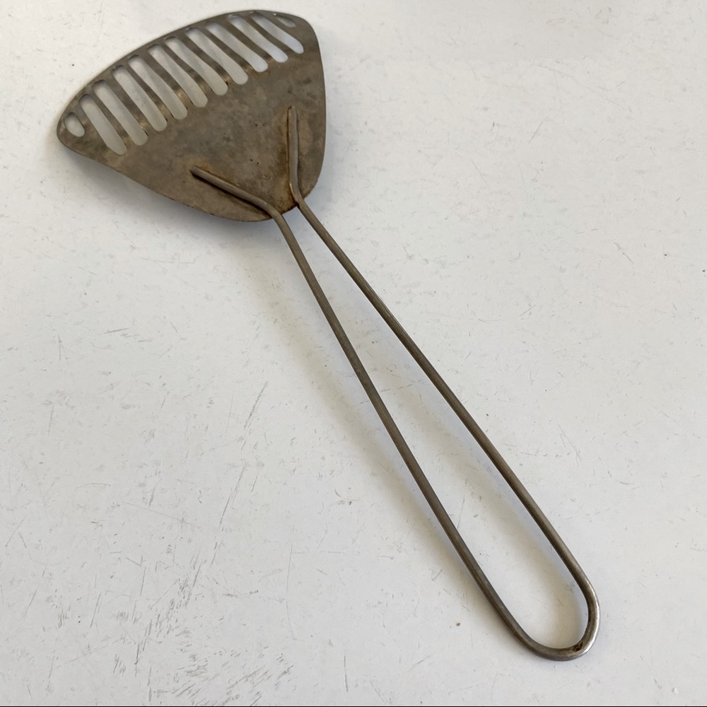 Vintage Frying Spatula - Picture 2 of 4